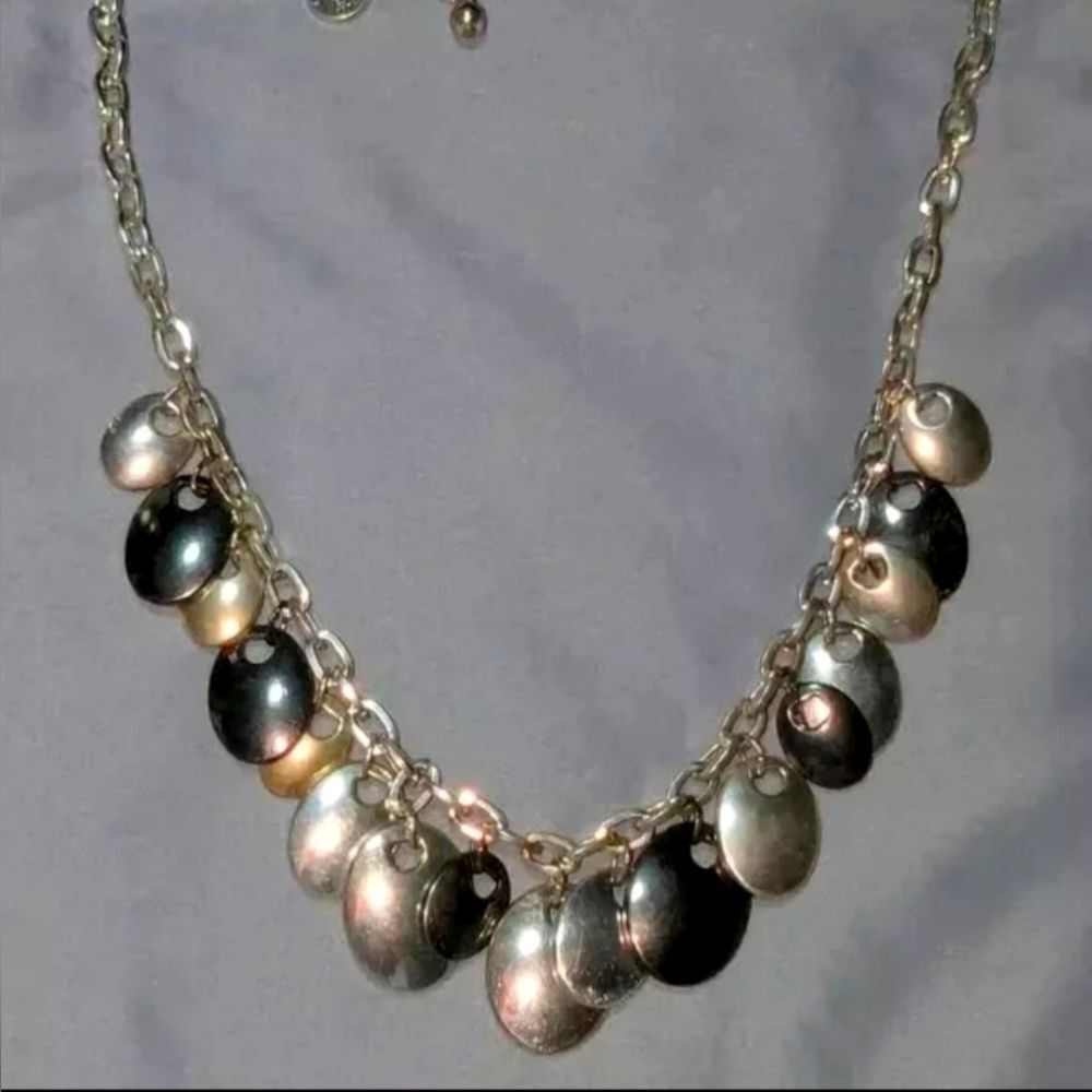 Liz Claiborne Silvertone Cha Cha Necklace 20"
